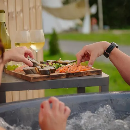 Eco With A Hot Tub And Sauna Vakantiehuis *