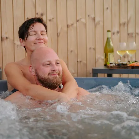 Eco With A Hot Tub And Sauna Vakantiehuis *